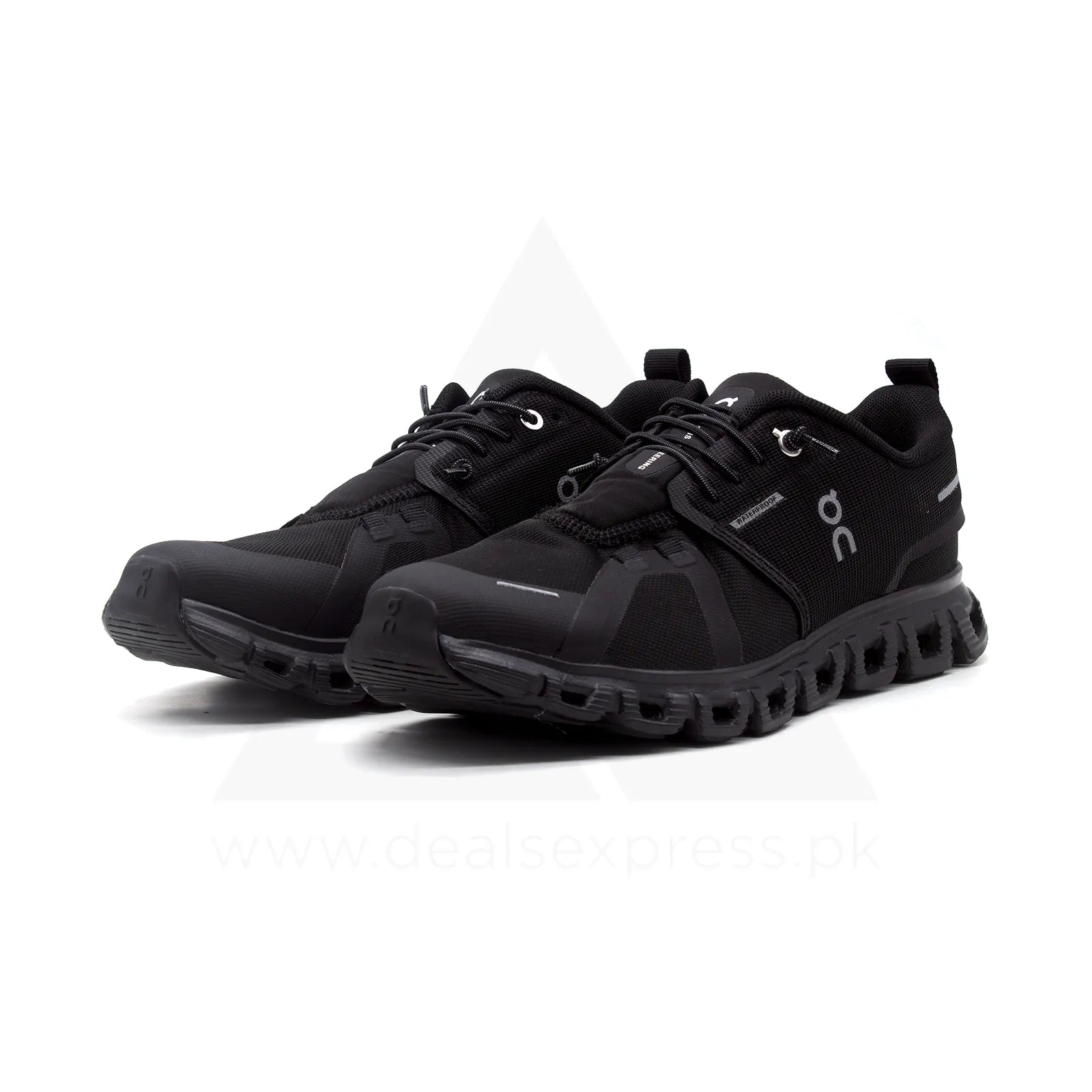 Cloud 6 Waterproof - Triple Black