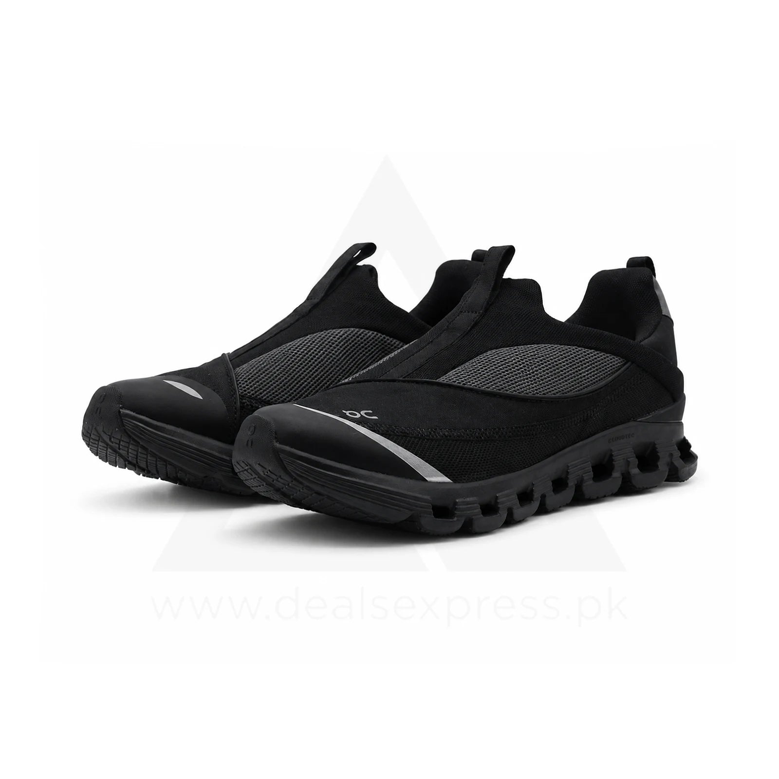 Cloud X4 Slip On - Triple Black