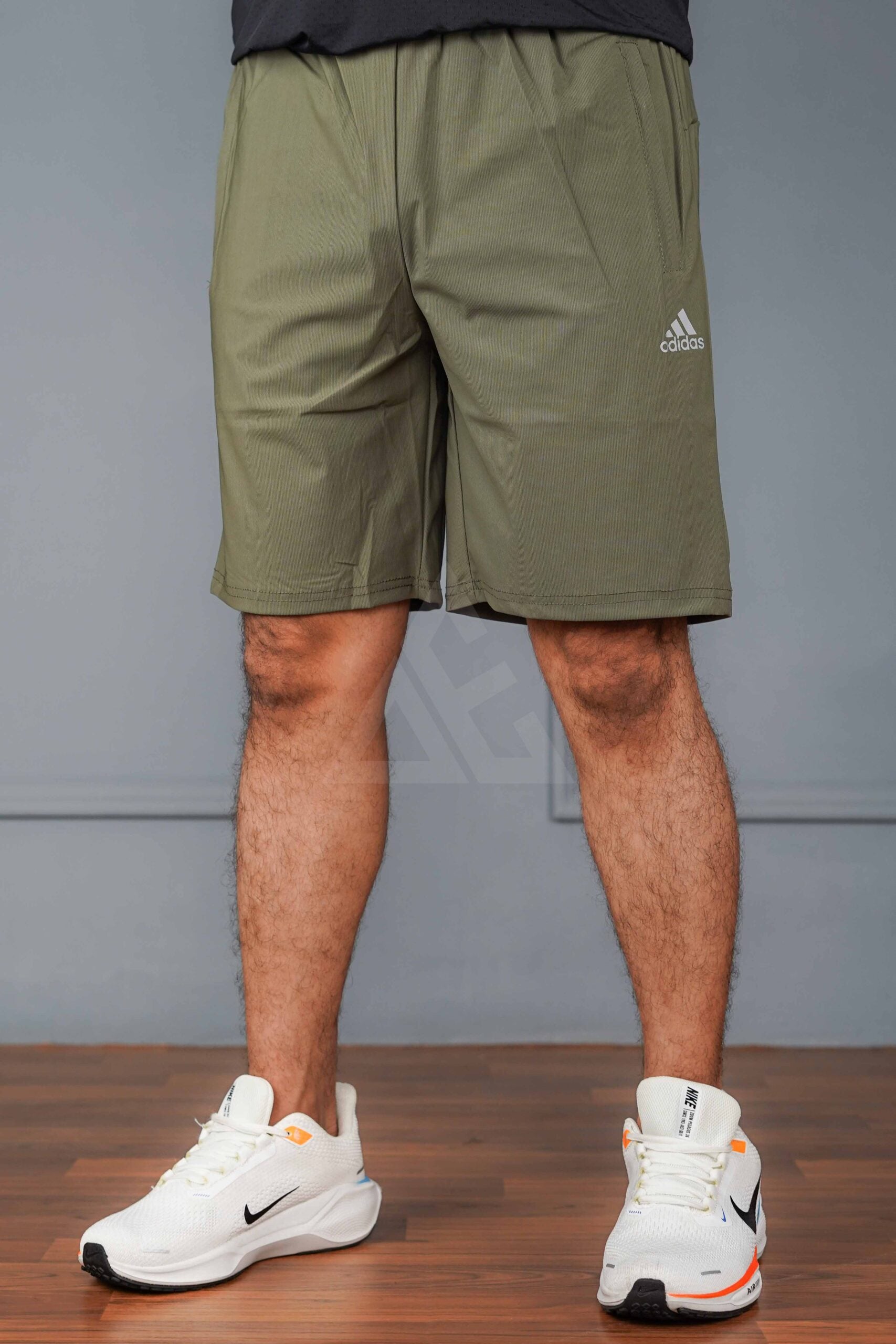 Adi Short D65 - Olive