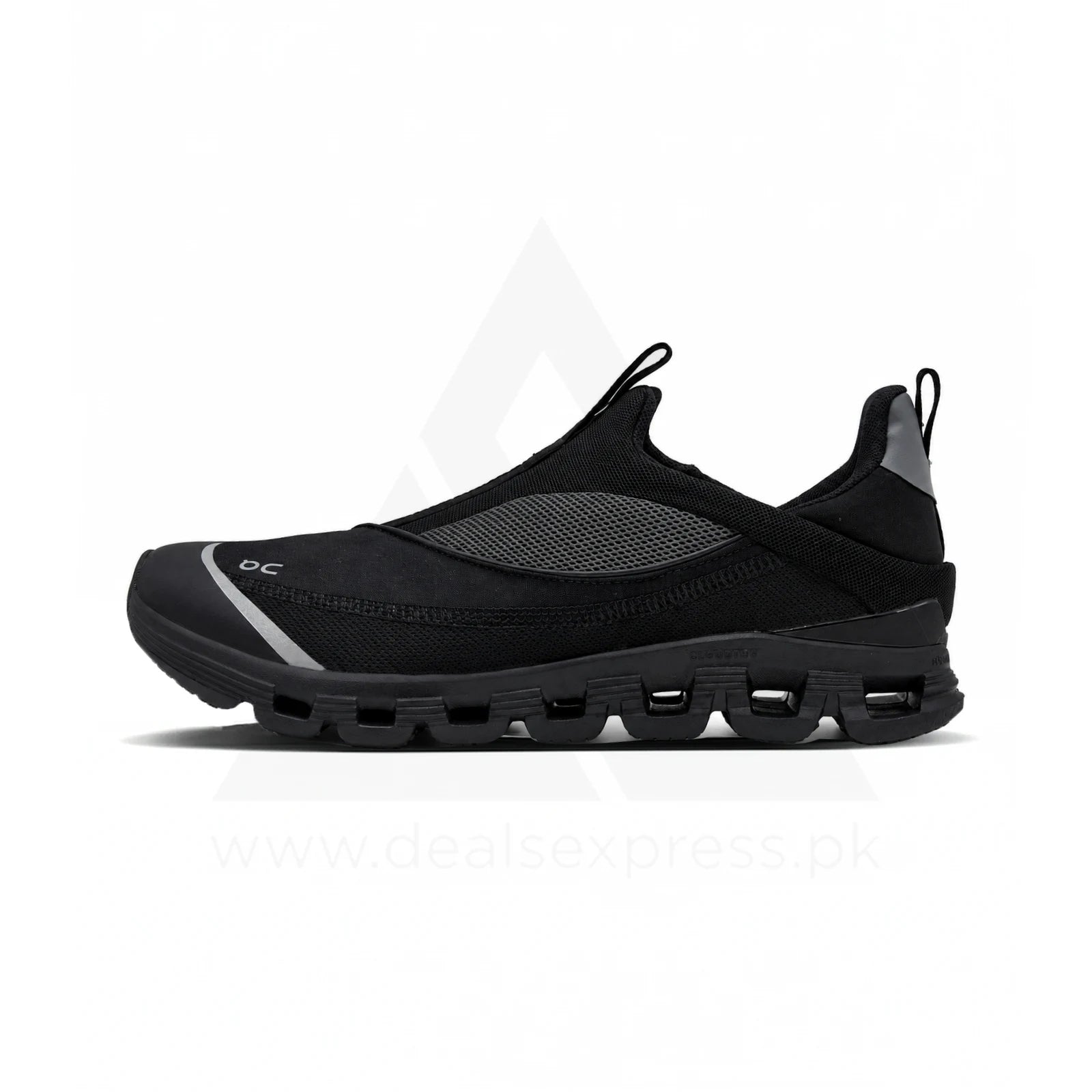Cloud X4 Slip On - Triple Black